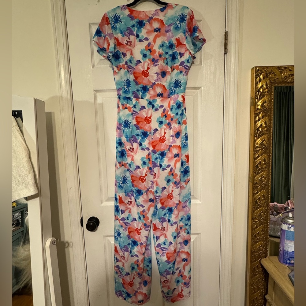 Aura Floral Jumpsuit Cut Out Middle Short Sleeve Size Medium - Picture 6 of 8